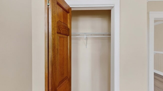 Building Photo - 5 Ropes St