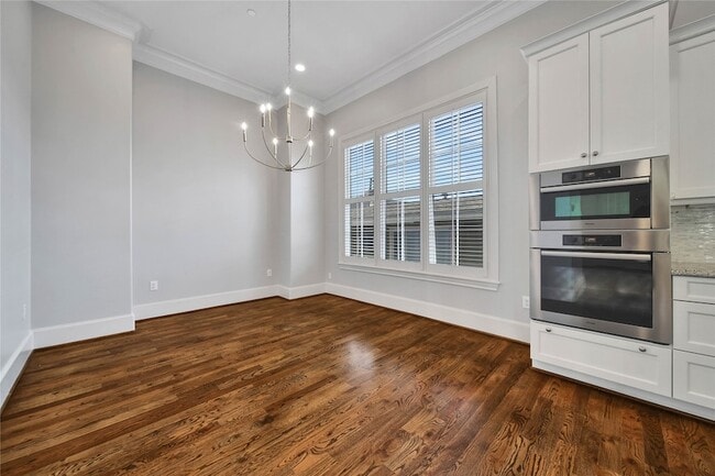 Building Photo - 3002 Mid Ln