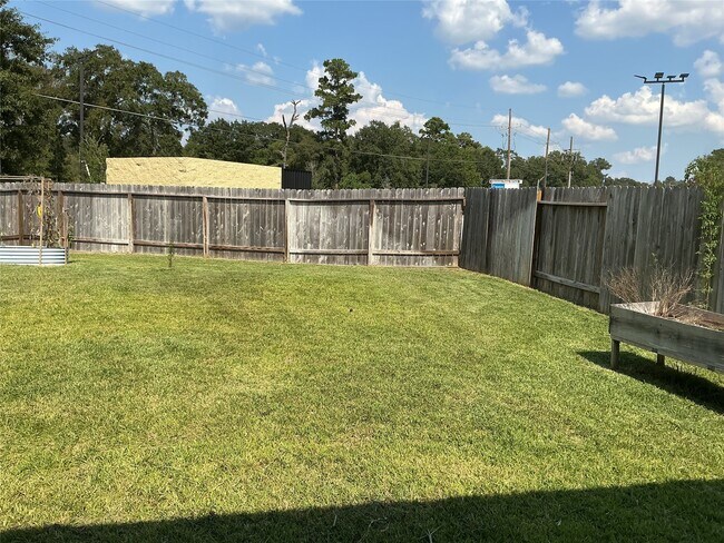 Building Photo - 16957 Rich Pines Dr