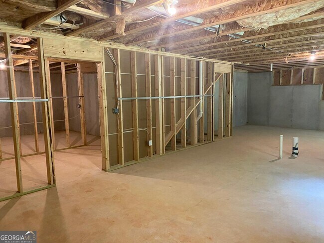Building Photo - 8282 Castleton Dr