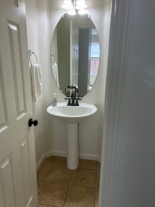 Building Photo - Enjoy this Resort Style Living