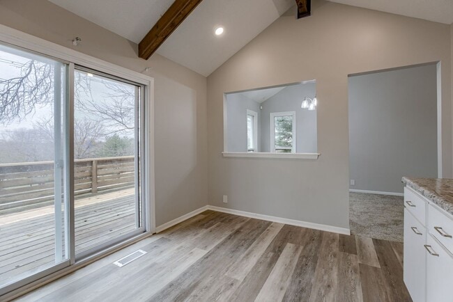 Building Photo - Great 4 Bedroom In Willow Wood!!