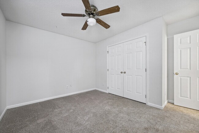 Building Photo - 131 Autumn Ridge Dr