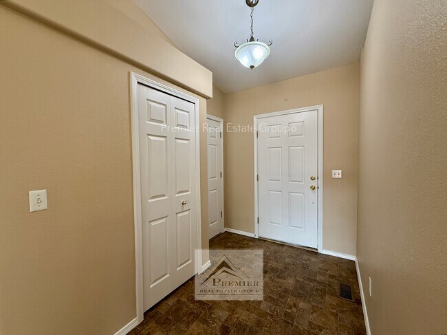 Building Photo - 6769 Ventana Ln