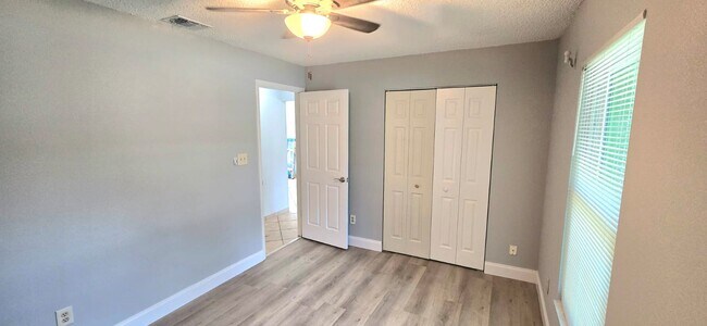 Building Photo - 1340 Paradise Ln