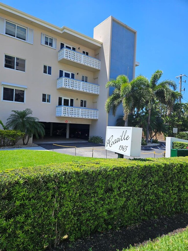 Building Photo - 1965 S Ocean Blvd