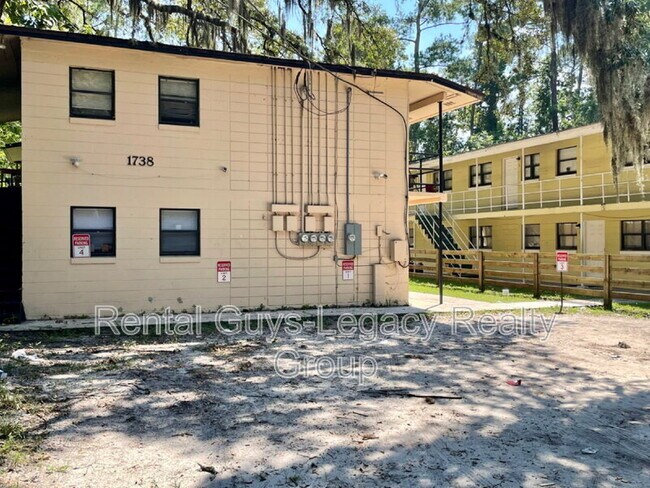 Building Photo - 1738 Wright Ave