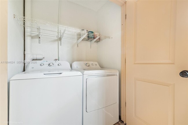 Building Photo - 14311 N Kendall Dr