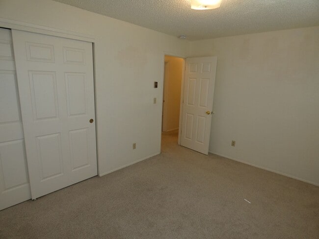 Building Photo - **Beautiful Duplex**