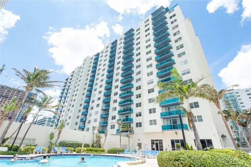 Building Photo - 4001 S Ocean Dr