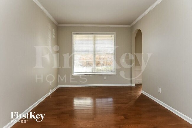 Building Photo - 6675 River Island Cir