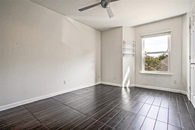 Building Photo - 9127 Valley Chapel Ln