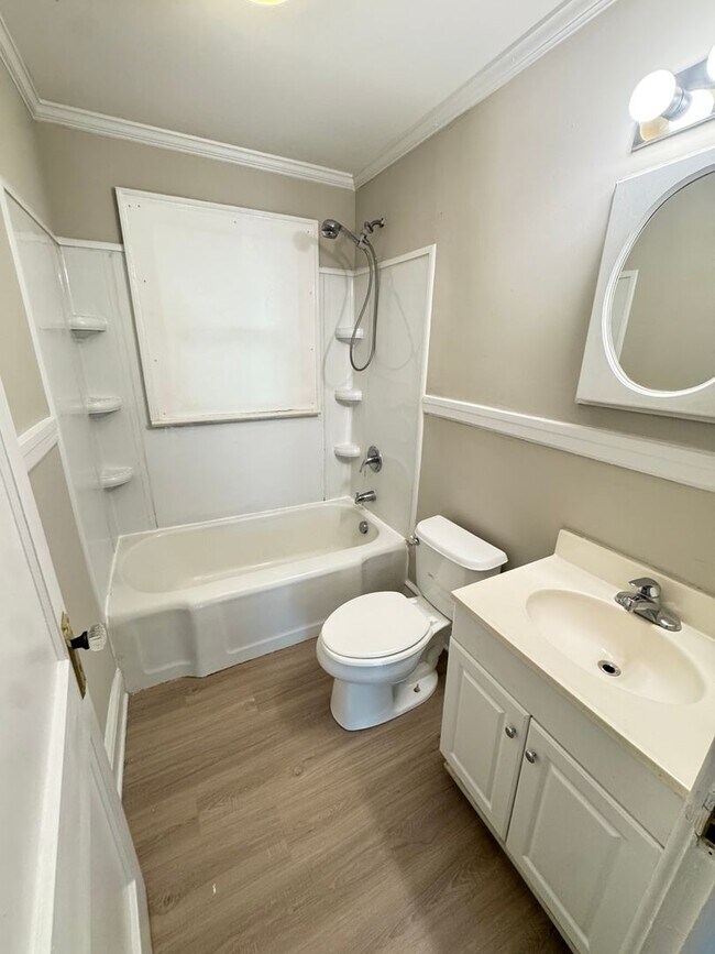 Building Photo - 1 Bed / 1 Bath Duplex Near Downtown Concord