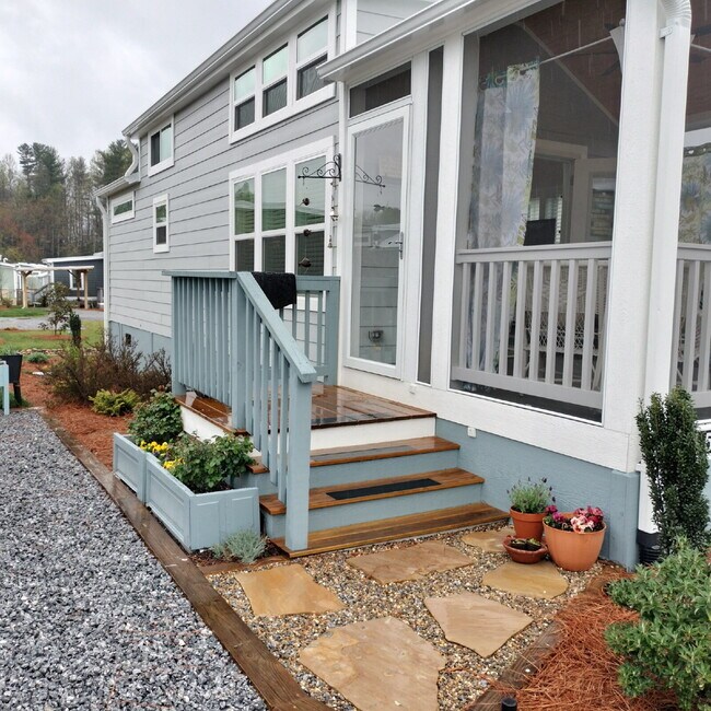 Building Photo - Tiny home at the Hamlet in Simple Living