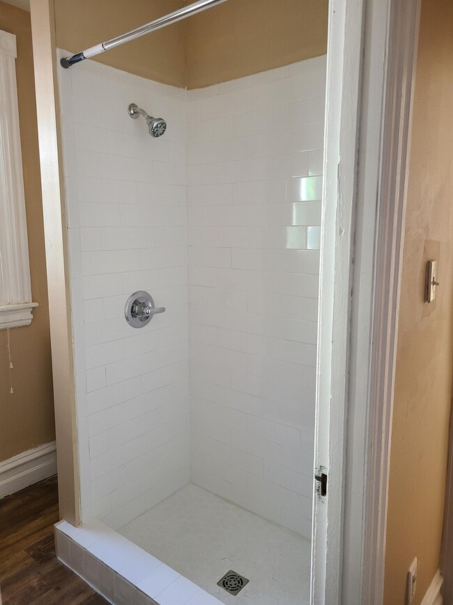 Building Photo - 427 E Wall St