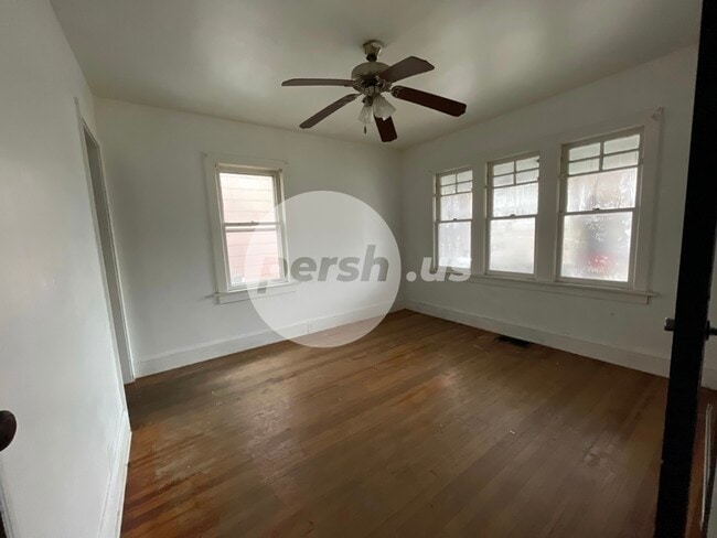 Building Photo - 980 W William St