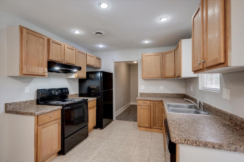 Building Photo - 2922 Dahlia Dr