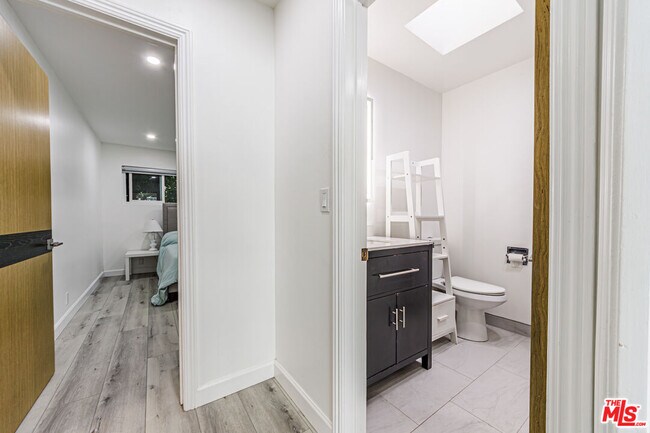 Building Photo - 722 Lincoln Blvd