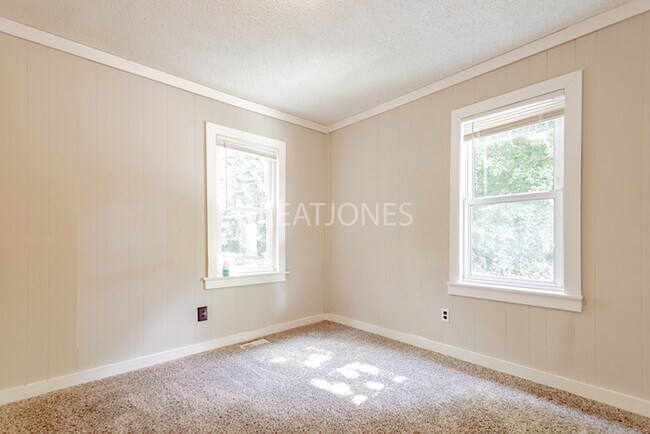 Building Photo - REDUCED! - NOW OFFERING FIRST FULL MONTH F...