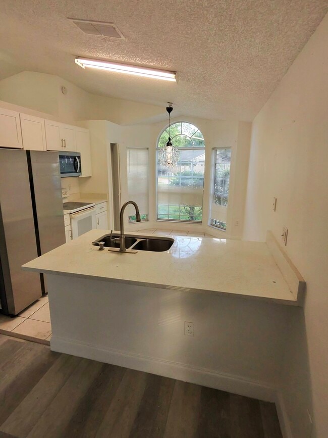 Building Photo - 7214 Edgewater Shores Ct