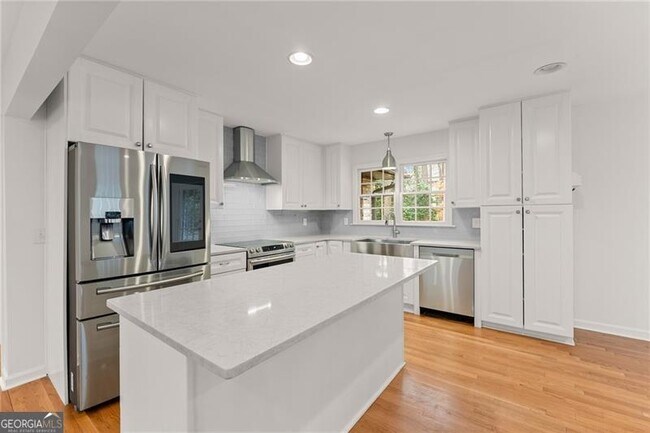 Building Photo - 4540 Club Valley Dr NE