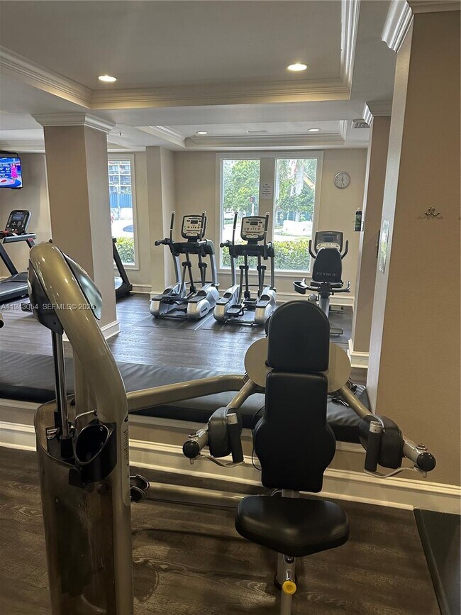 Building Photo - 533 NE 3rd Ave