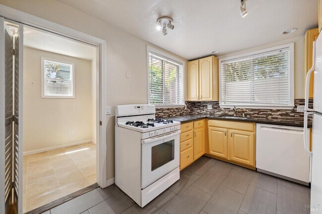 Building Photo - 711 San Anselmo Ave