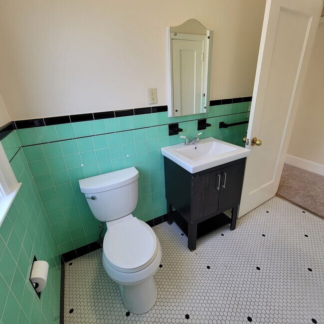 Building Photo - 950 Fremont St