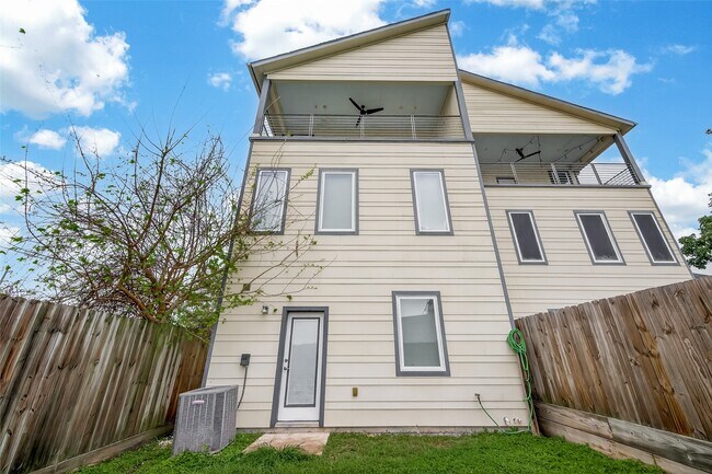 Building Photo - 1819 South St