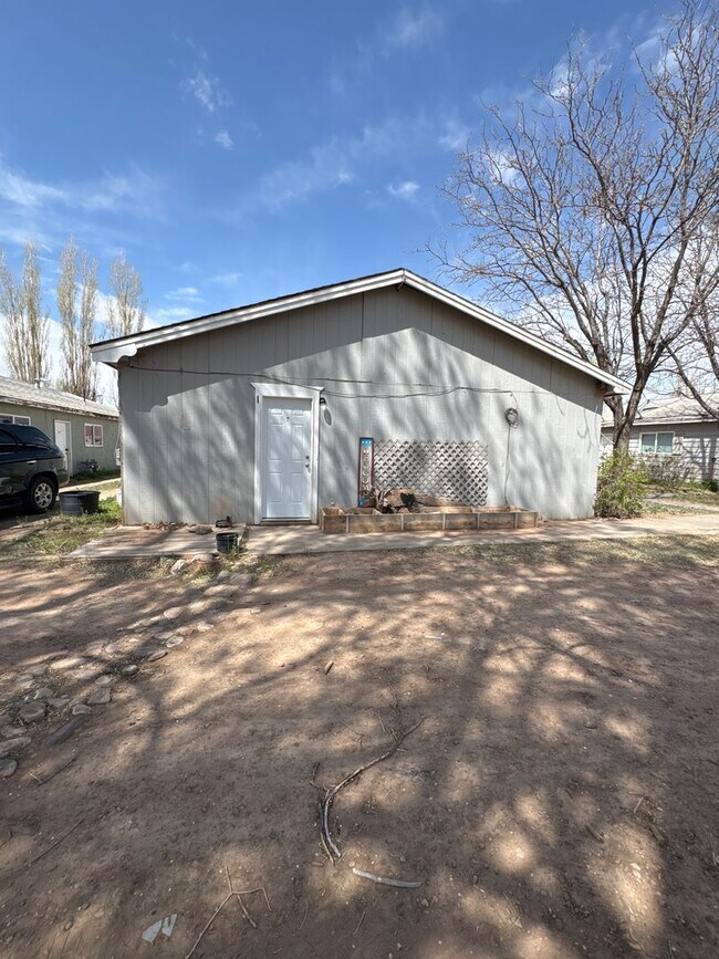 Building Photo - Lily Haven 07