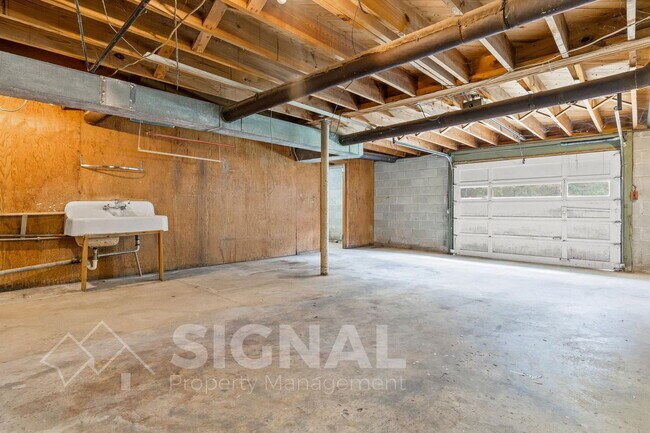 Building Photo - 4324 Warren Rd