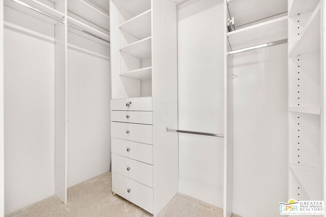 Building Photo - 4 Hillcrest Dr