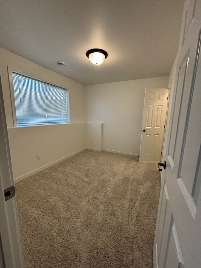 Building Photo - Live the Good Life in Fargo's Golden Valley Townhomes