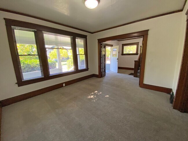 Building Photo - 5 bedroom house in the heart of Corvallis!