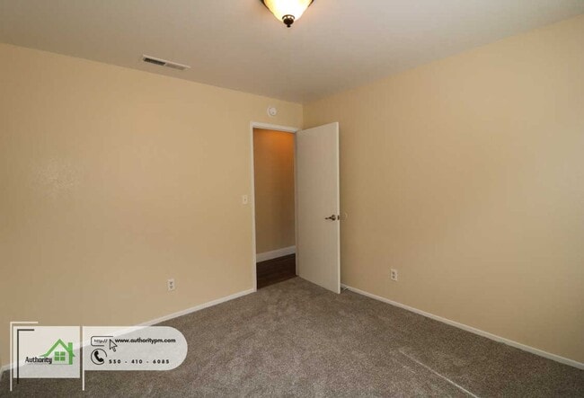 Building Photo - 3712 Canterbury Dr
