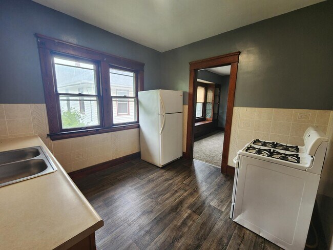 Building Photo - 11321 Parkview Ave