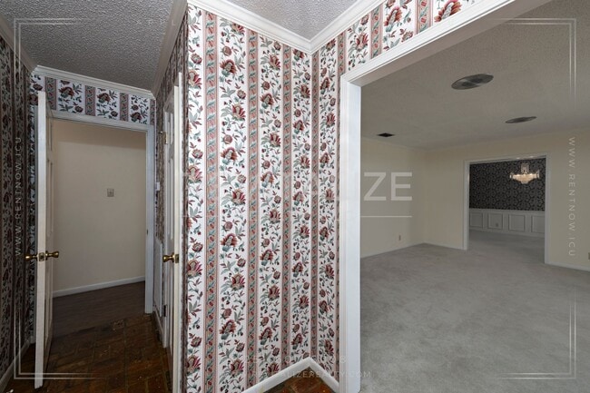 Building Photo - Beautifully Preserved 4 Bd / 3 Ba Vintage 70's Home