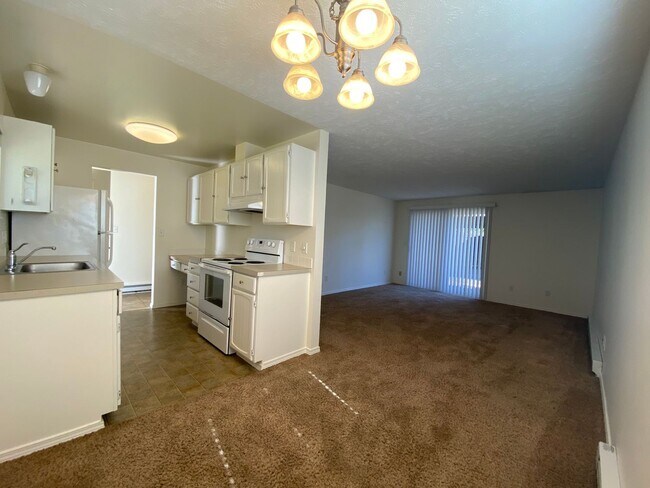 Building Photo - 2909-2911 E. 33rd Ave