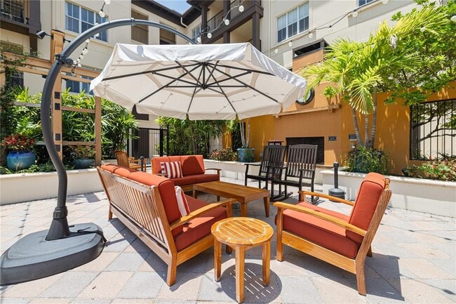 Building Photo - 100 4th Ave S