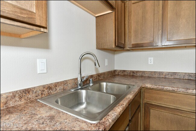 Building Photo - 808 HC Gilbert Minjares Dr