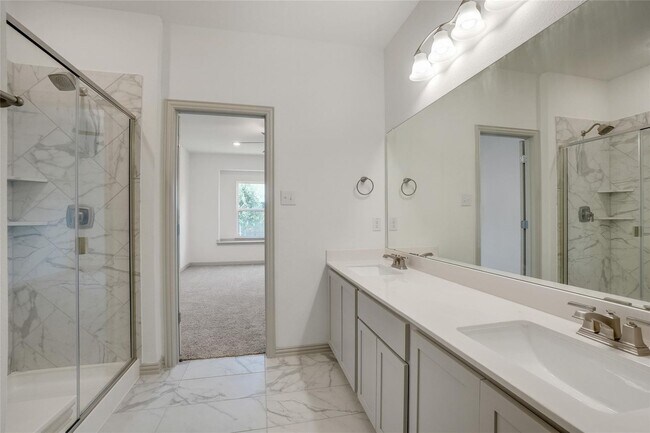 Building Photo - Luxury living in this stunning 4 bedroom, 3 bath home