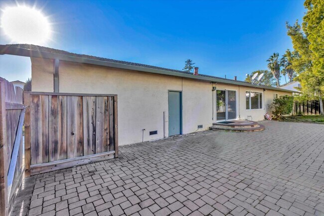 Building Photo - 40307 San Sebastian Pl