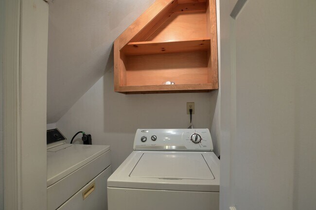Building Photo - Call Sabrina Thomas Office at 757-767-0767...