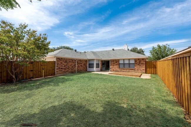 Building Photo - 629 Thompson Dr