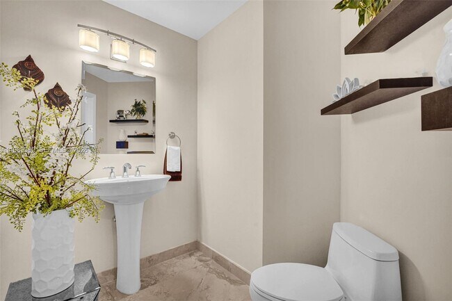 Building Photo - 1945 S Ocean Dr