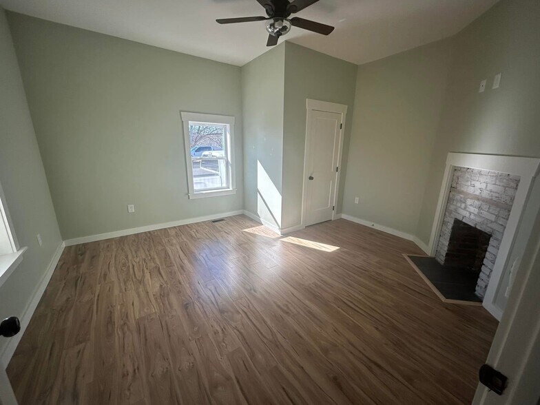 Building Photo - 312 B St