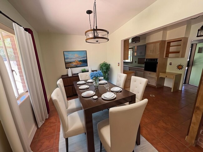 Building Photo - Eastside home with privacy on cul-de-sac