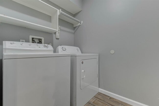 Building Photo - 4506 Silverlake Dr