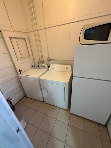 Building Photo - 2055 Berkeley Way