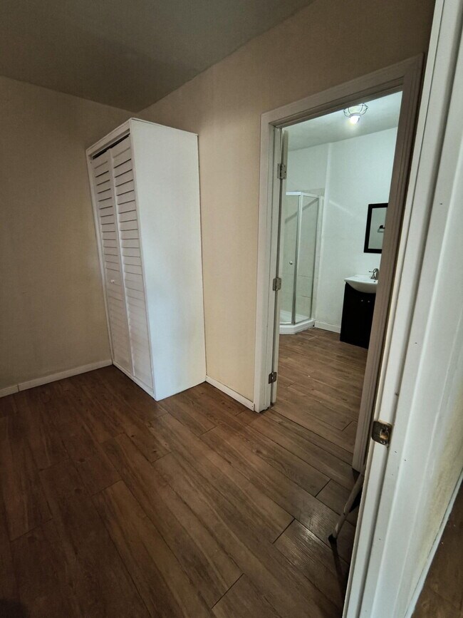 Building Photo - 45435 Elm St